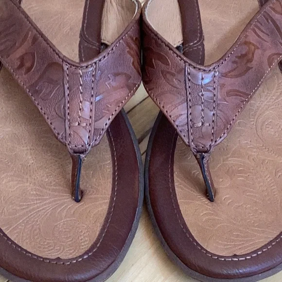 b.o.c. Brown flip flops. Women’s Size 9 - Picture 10 of 15
